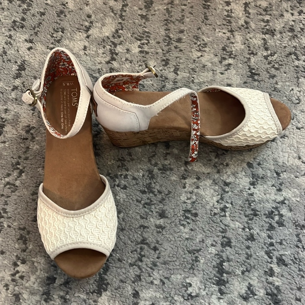 Toms wedge platform sandal new w/out box
